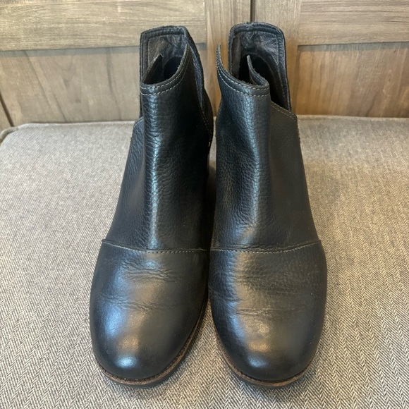 Sorel Cate Cut-Out Black Ankle Boots - Picture 4 of 12